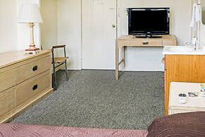 OYO Historic Cameron Hotel Brownsville I-69E