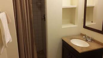 Traveler's Bed & Breakfast Hostel