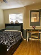 Traveler's Bed & Breakfast Hostel