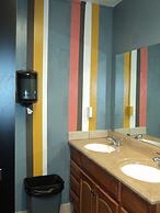 Traveler's Bed & Breakfast Hostel