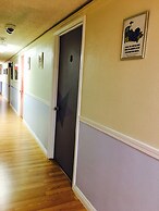 Traveler's Bed & Breakfast Hostel