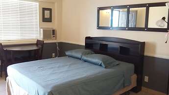 Traveler's Bed & Breakfast Hostel