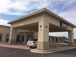 La Bonita Inn & Suites