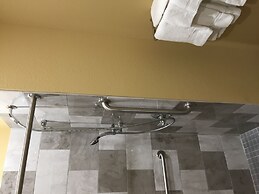 La Bonita Inn & Suites