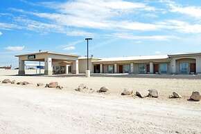 La Bonita Inn & Suites