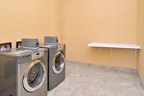 La Bonita Inn & Suites