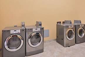 La Bonita Inn & Suites