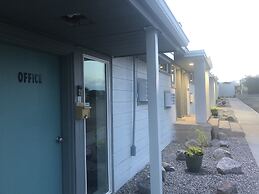 Blue Sage Inn & Suites