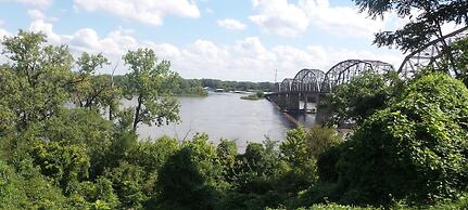 River's Edge Motel