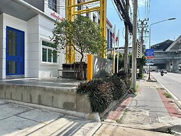 Lee's Mark Residence