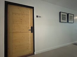 Lee's Mark Residence