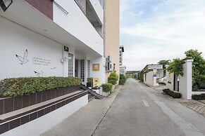 Lee's Mark Residence