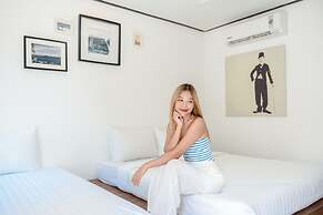 Side Walk Boutique Hotel