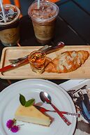 Side Walk Boutique Hotel