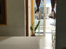 Side Walk Boutique Hotel