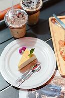 Side Walk Boutique Hotel