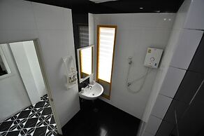 Side Walk Boutique Hotel