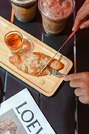 Side Walk Boutique Hotel