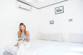 Side Walk Boutique Hotel