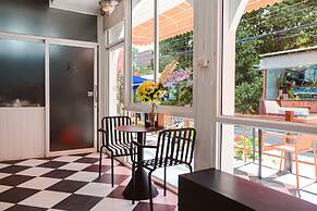 Side Walk Boutique Hotel