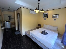 Side Walk Boutique Hotel