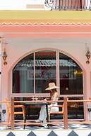 Side Walk Boutique Hotel