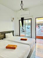 Side Walk Boutique Hotel