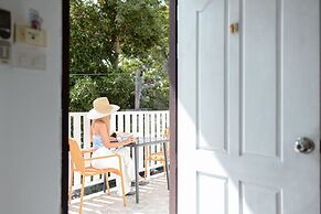 Side Walk Boutique Hotel