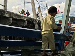 Side Walk Boutique Hotel