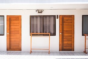 Side Walk Boutique Hotel