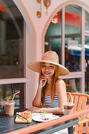 Side Walk Boutique Hotel