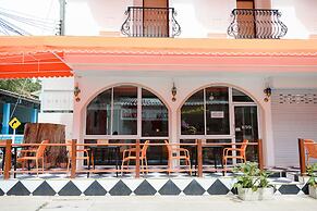 Side Walk Boutique Hotel