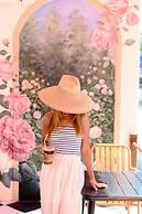 Side Walk Boutique Hotel