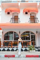 Side Walk Boutique Hotel