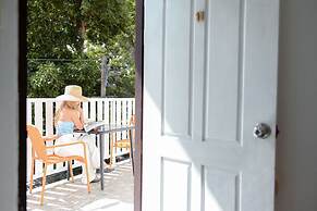 Side Walk Boutique Hotel