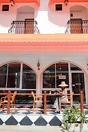 Side Walk Boutique Hotel