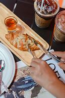 Side Walk Boutique Hotel