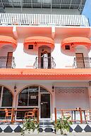 Side Walk Boutique Hotel