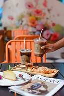 Side Walk Boutique Hotel