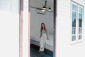 Side Walk Boutique Hotel