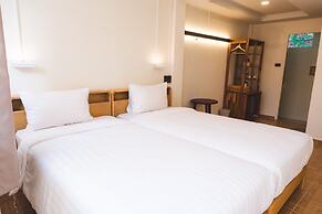 Side Walk Boutique Hotel