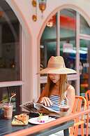 Side Walk Boutique Hotel