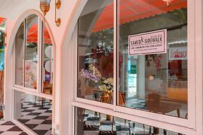 Side Walk Boutique Hotel