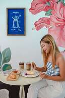 Side Walk Boutique Hotel