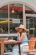 Side Walk Boutique Hotel