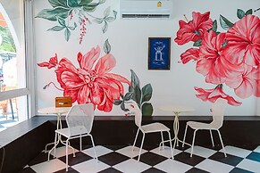 Side Walk Boutique Hotel