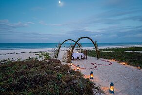 Hakuna Majiwe Beach Lodge