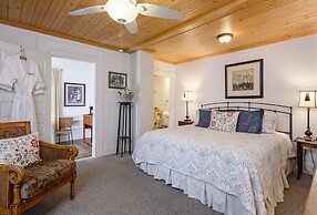 Oakland Cottage Bed & Breakfast