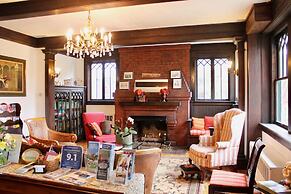 Oakland Cottage Bed & Breakfast