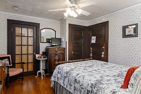 Oakland Cottage Bed & Breakfast